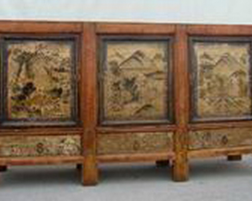 描彩三抽三门柜|Color-painted low cabinet