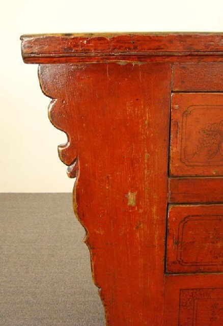 红描彩三抽桌|red depicting a color table with three drawers