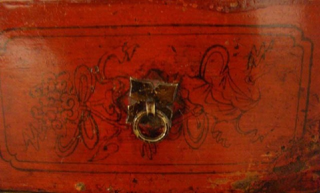 红描彩三抽桌|red depicting a color table with three drawers
