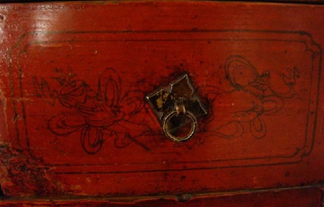 红描彩三抽桌|red depicting a color table with three drawers