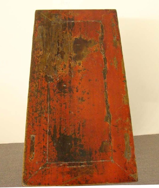 红描彩三抽桌|red depicting a color table with three drawers