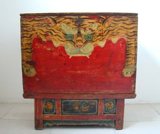 虎头座箱|seat trunk of tiger painting