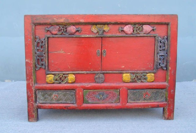 红描彩三抽二门柜|red depicting a color chest with two gates and three drawers