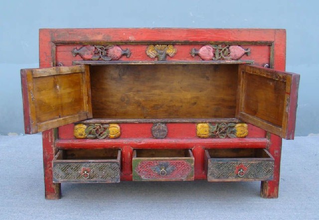 红描彩三抽二门柜|red depicting a color chest with two gates and three drawers