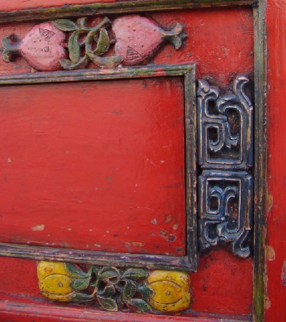 红描彩三抽二门柜|red depicting a color chest with two gates and three drawers