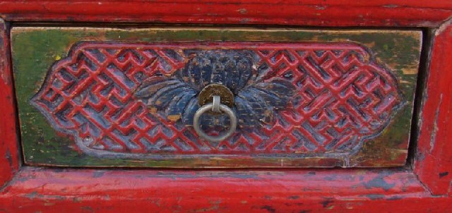红描彩三抽二门柜|red depicting a color chest with two gates and three drawers