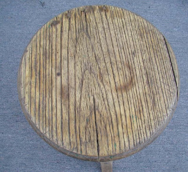 三足圆凳|Three-leg & round stool