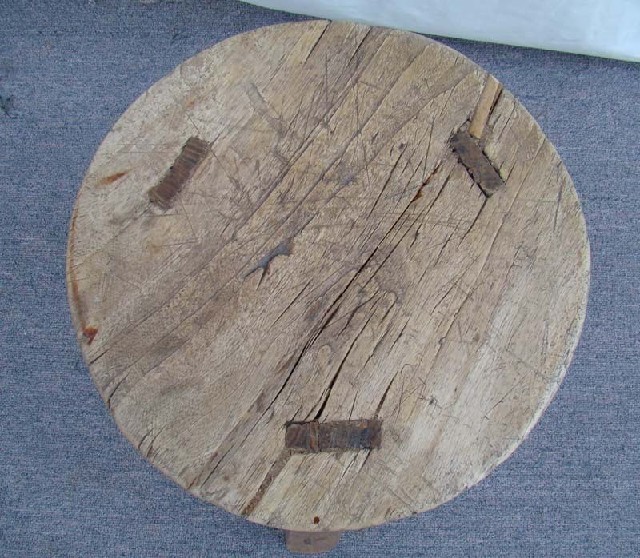 三足圆凳|Three-leg & round stool