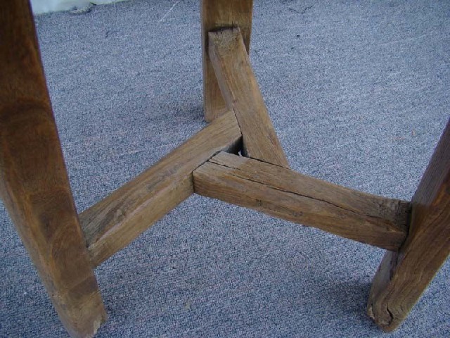 三足圆凳|Three-leg & round stool