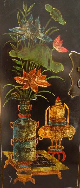 黑描彩小柜|Black color depiction of the small chest