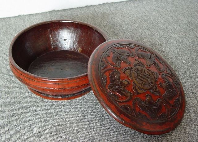 红雕花圆盒|round box