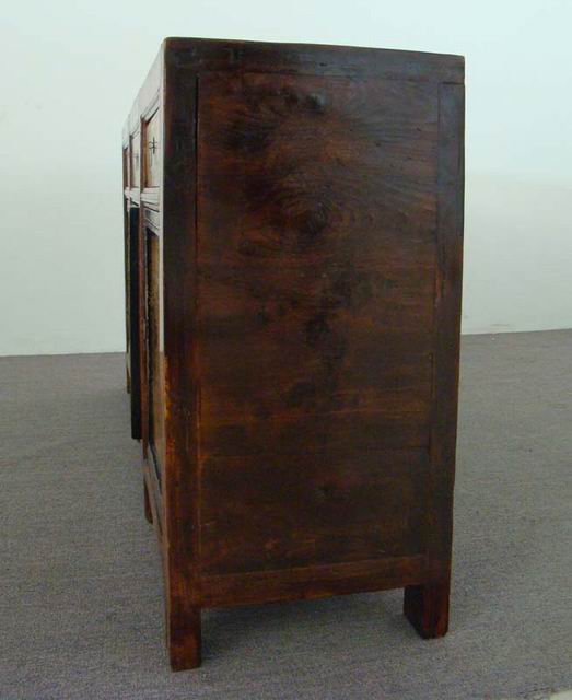 描彩三抽三门柜|Color-painted low cabinet