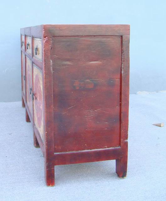 描彩三抽三门柜|Color-painted low cabinet
