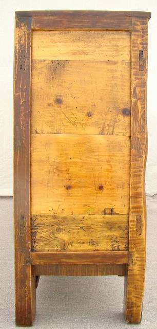 描彩三门柜|Color-painted low cabinet