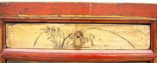 描彩三抽三门柜|Color-painted low cabinet