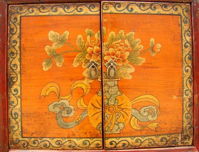 描彩三抽二门柜|painted cabinet