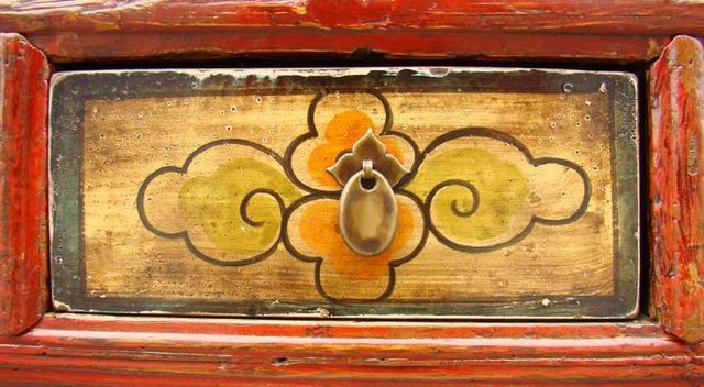 描彩三抽二门柜|painted cabinet