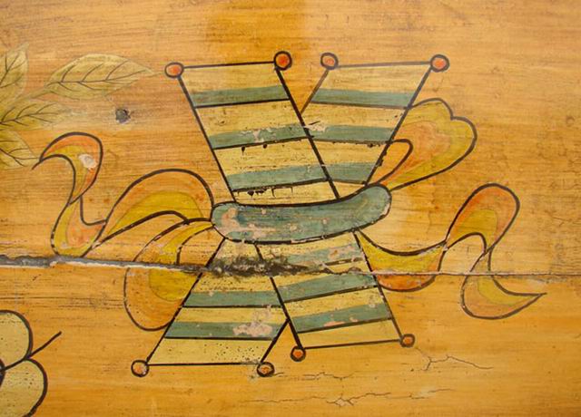 描彩三抽二门柜|painted cabinet