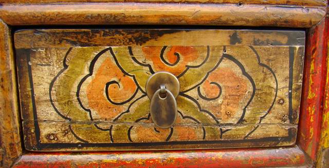 描彩三抽二门柜|painted cabinet