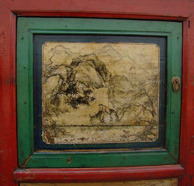 描彩三抽三门柜|Color-painted low cabinet