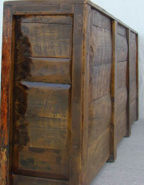描彩三抽三门柜|Color-painted low cabinet
