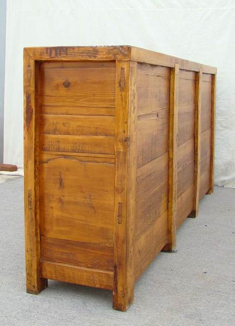 描彩三抽三门柜|Color-painted low cabinet
