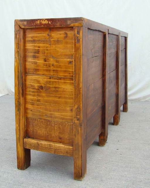 描彩三抽三门柜|Color-painted low cabinet