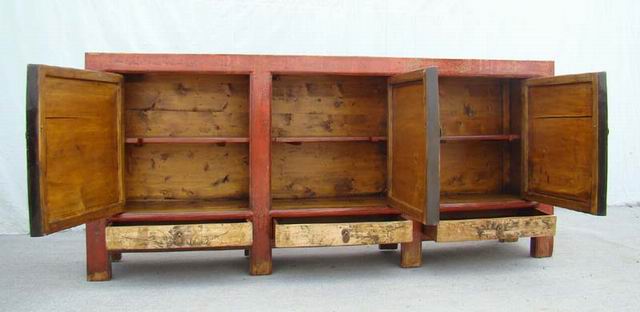 描彩三抽三门柜|Color-painted low cabinet