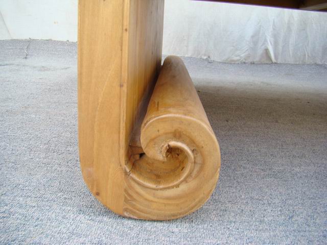 三抽下卷桌|table